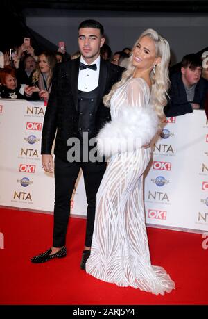Tommy Fury et Molly-Mae Hague ont assisté aux National Television Awards 2020 qui ont eu lieu à l'O2 Arena de Londres. Banque D'Images
