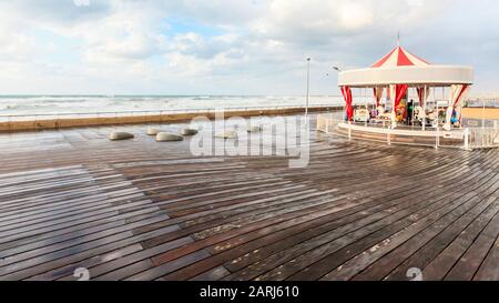 Tel Aviv, Israël - 22 novembre 2014 : Carousel hébreu à Port Namal - quartier des divertissements à tel Aviv. Banque D'Images