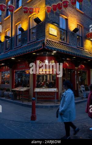 Londres / Royaume-Uni - 24 novembre 2019 : restaurant chinois Lotus Garden à Chinatown, Londres, Royaume-Uni. Chinatown est une enclave ethnique dans la ville de Westminster, borde Banque D'Images