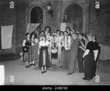 Château Nijenrode Swiss Bondfeest Voir aussi 52504 à 07/glasenegatief Date: 2 août 1952 Nom de l'institution: Nijenrode Banque D'Images