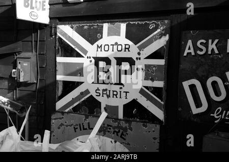 Panneaux de métal automobile vintage noir et blanc Banque D'Images