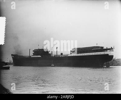 Tewaterlating Crania by C. van der Giessen & Zoonen's Shipwerven N.V., Krimpen aan den IJssel Date: 11 January 1955 lieu: Krimpen aan den IJssel mots clés: Tewaterlatingen Nom de l'établissement: C. van der Giessen & Zoonen's Scheepswerven N.V. Banque D'Images