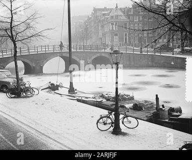 Première Neige À Amsterdam Date : 12 Janvier 1955 Lieu : Amsterdam, Noord-Holland Mots Clés : Neige Banque D'Images