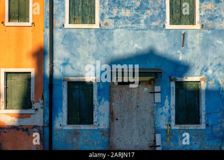 Les célèbres maisons colorées de Burano, Venise Banque D'Images