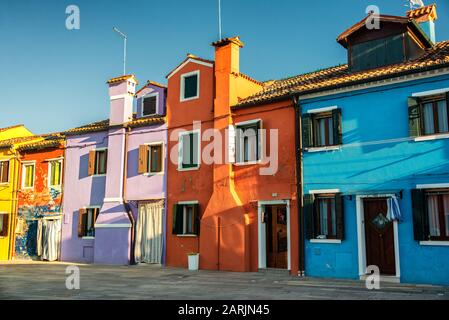 Les célèbres maisons colorées de Burano, Venise Banque D'Images