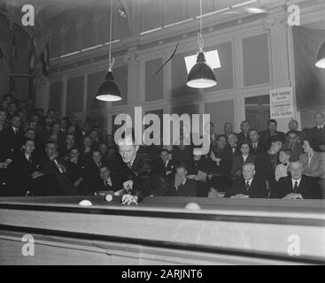 Billard de championnat européen cadie-45. Piet van de P Hit C. de Ruyter Date: 26 février 1948 mots clés: BILARTEN, CHAMPIONSHELS Nom personnel: C. de Ruyter Banque D'Images