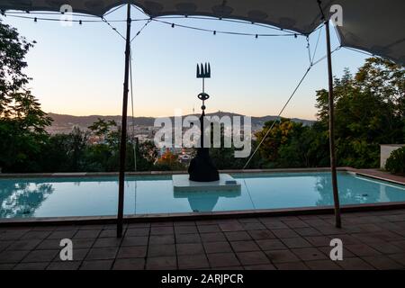 Sun, Moon et One Star est une sculpture de 1968 de Joan Miro qui a été une étude pour un monument offert à la ville de Barcelone, Catalogne, Espagne. Banque D'Images
