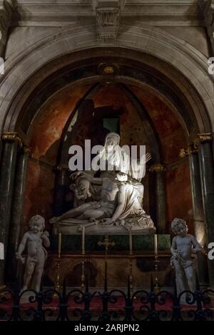 La sculpture Pieta en marbre blanc des frères Pisani (1802) dans la cathédrale de Malaga, en Espagne. Banque D'Images