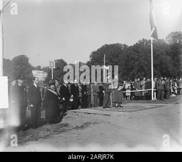 Cérémonie de décorations à Arnhem (Parc Sonsbeek). Date : 7 Octobre 1948 Lieu : Arnhem, Gueldre Mots Clés : Prix, Seconde Guerre Mondiale Banque D'Images