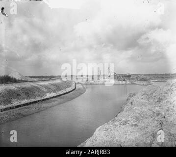 Port de Werkendam en construction. Drymaking Biesbosch Date : 12 Octobre 1948 Lieu : Noord-Brabant, Werkendam Mots Clés : Génie Hydraulique Banque D'Images