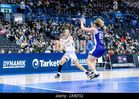 Birmingham, Royaume-Uni, 26/01/2020. WBBL: Finale de coupe à l'Arena Birmingham WomenÕs finale de coupe avec Sevenoaks Sun battre Durham Palatinates dominant le jeu dès le début. Sevenoaks Sans; Judit Fritz (15) recherche un équipier tandis que Kara Elderkin (21) défend Durham Palatinates. (c)pmgimaging Banque D'Images