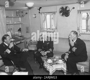 Visite des manouèvres de la flotte Montgomery et Prince Bernhard Date : 6 juillet 1949 mots clés : manoeuvres de la flotte, visites Nom personnel : Bernhard, prince, Montgomery, Bernard Banque D'Images