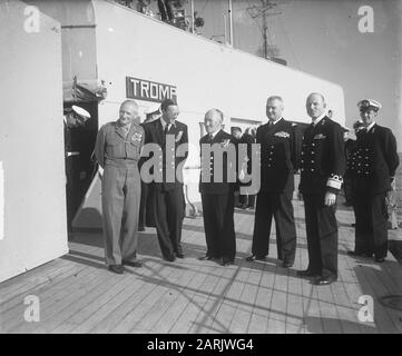 Visite des manouèvres de la flotte Montgomery et Prince Bernhard Date : 6 juillet 1949 mots clés : manoeuvres de la flotte, visites Nom personnel : Bernhard, prince, Montgomery, Bernard Banque D'Images