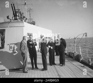 Visite des manouèvres de la flotte Montgomery et Prince Bernhard Date : 6 juillet 1949 mots clés : manoeuvres de la flotte, visites Nom personnel : Bernhard, prince, Montgomery, Bernard Banque D'Images