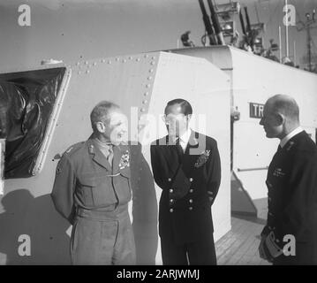 Visite des manouèvres de la flotte Montgomery et Prince Bernhard Date : 6 juillet 1949 mots clés : manoeuvres de la flotte, visites Nom personnel : Bernhard, prince, Montgomery, Bernard Banque D'Images