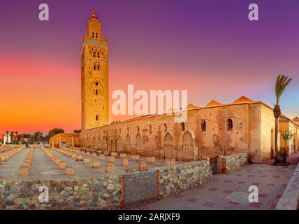 Mosquée de Koutoubia minaret situé au médina de Marrakech, Maroc Banque D'Images