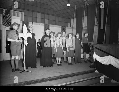 Winterlaer du Mouvement catholique de la jeunesse du diocèse de Haarlem dans la RAI à Amsterdam. Adresse d'ouverture Date: 4 janvier 1948 lieu: Amsterdam mots clés: Organisations de jeunes, catholicisme, scout, religions, fêtes religieuses Nom de l'institution: RAI Banque D'Images