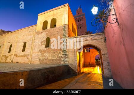 Mosquée de Koutoubia minaret situé au médina de Marrakech, Maroc Banque D'Images