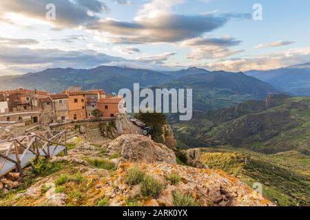 Italie, Sicile, Province De Palerme, Pollina. Montagnes du parc naturel régional de Madonie, qui fait partie du réseau mondial géoparcs de l'UNESCO. Banque D'Images