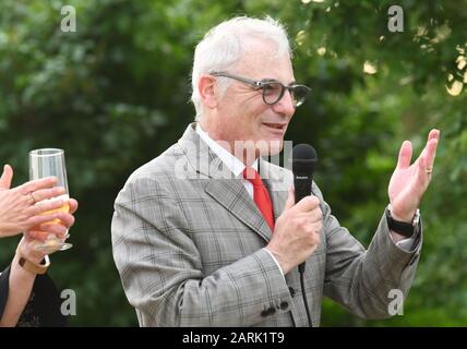 Spring Green, Wisconsin, États-Unis. 8 juin 2019. Aaron BETSKY, président de l'École d'architecture de Taliesin (SoAT), parle à Taliesin de Frank Lloyd Wright samedi 8 juin 2019, lors d'une célébration de l'anniversaire de l'architecte. SoAT, qui est l'incarnation actuelle du programme de bourses de Frank Lloyd Wright qui a commencé en 1932, se terminera à la fin du printemps 2020, il a été annoncé le 28 janvier 2020. Les étudiants passent une partie de l'année à Taliesin à Spring Green, Wisconsin, et une partie de l'année à Taliesin West, à Scottsdale, Arizona./(c) Mark Hertzberg (Credit image: © Mark Hertz Banque D'Images