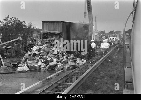 Catastrophe de la circulation (13 morts) sur la route de Rotterdam à Breda près de Prinsenbeek Date: 25 août 1972 lieu: Prinsenbeek mots clés: Catastrophe de la circulation Banque D'Images