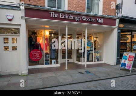 The Edinburgh Woolen Mill, Magasin De Vêtements, Burgate, Canterbury, Kent, Angleterre Banque D'Images