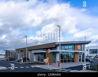 Le Burger King Drive au Liffey Valley dans l'ouest de Dublin. Banque D'Images