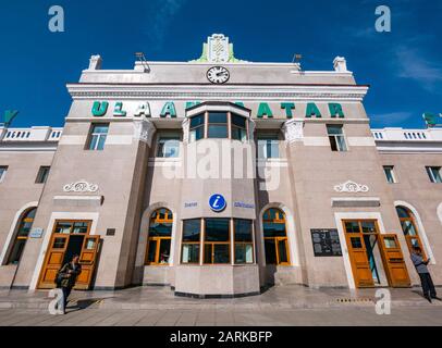 Grand façade de la gare d'Ulaanbaatar, Mongolie Banque D'Images