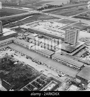 Centre commercial Rotterdam, Hoogvliet (photographies aériennes) Date : 12 septembre 1962 lieu : Rotterdam, Zuid-Holland mots clés : photographies aériennes, centres commerciaux Banque D'Images