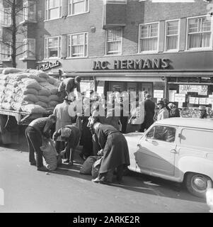 Zeeland bintjes, offre de réduction Date: 7 mars 1964 mots clés: Offres Banque D'Images