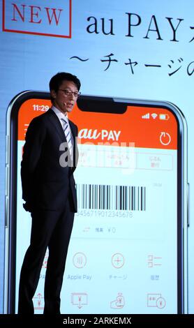 Tokyo, Japon. 28 janvier 2020. Le géant japonais de la communication mobile, la filiale de KDDI au Financial Holdings President Tomohiko Katsuki, annonce la nouvelle campagne du service de paiement en ligne de la société "au PAY" à Tokyo le mardi 28 janvier 2020. KDDI aura une grande campagne de remboursement à partir du mois prochain. Crédit: Yoshio Tsunoda/Aflo/Alay Live News Banque D'Images