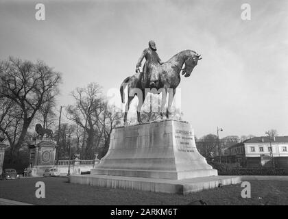 Pour le palais royal Date: Janvier 1957 lieu: Bruxelles mots clés: Statues Nom personnel: Leopold, roi de Belgique Banque D'Images