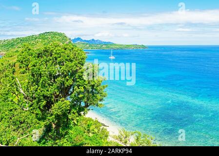 Vue sur l'île de Nanuya Balavu et l'île de Waya, le groupe des îles Yasawa, Fidji, les îles du Pacifique Sud, Pacifique Banque D'Images