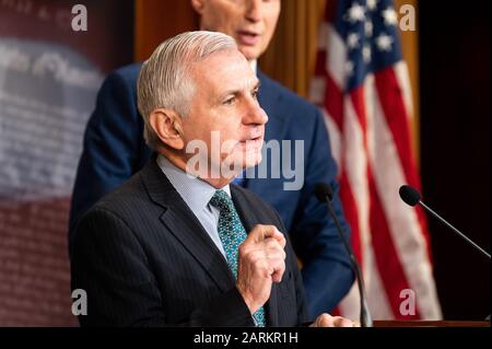 28 janvier 2020 - Washington, DC, États-Unis: Le sénateur américain Jack Reed (D-RI) discute du procès de destitution. (Photo de Michael Brochstein/Sipa USA) Banque D'Images