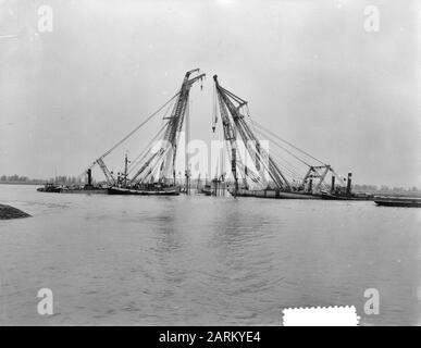 Le navire allemand Vesta est levé de New Waterweg Date: 21 octobre 1952 lieu: New Waterweg mots clés: Ships Banque D'Images