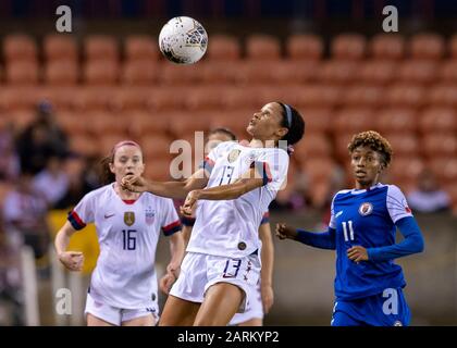 Houston, Texas, États-Unis. 28 janvier 2020. Football olympique des femmes des États-Unis vers l'avant Lynn Williams (13) pendant la première moitié contre Haïti du match de qualification des femmes olympiques de la CONCACAF au stade BBVA à Houston, Texas. © Maria Lysaker/Csm/Alay Live News Banque D'Images