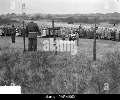 Les Hongrois aux Pays-Bas commémorent le 15 mars. Waalsdorenvahkte aan den Haag Date : 17 mars 1957 lieu : la Haye, Zuid-Holland mots clés : commémorations Banque D'Images