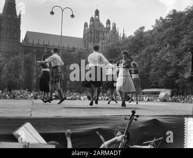 Soirée de danse folklorique à Den Bosch, Schotten Dancing Date : 10 août 1959 Banque D'Images