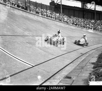 Fête de fermeture au stade olympique Date : le 22 août 1959 Banque D'Images