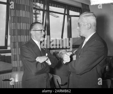 Lancement du double ferry fileté Krakatau Zaanlandse Shipbouw Mie. Date : 19 Septembre 1959 Mots Clés : Tewaterlatingen Nom De L'Établissement : Zaanlandse Scheepbouw Maatschappij Banque D'Images