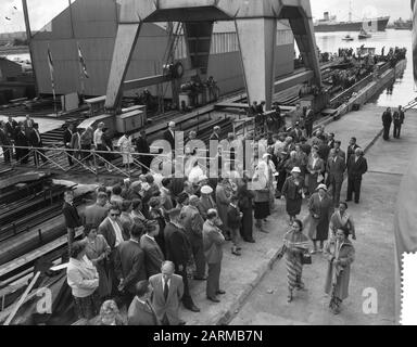 Lancement du double ferry fileté Krakatau Zaanlandse Shipbouw Mie. Date : 19 Septembre 1959 Mots Clés : Tewaterlatingen Nom De L'Établissement : Zaanlandse Scheepbouw Maatschappij Banque D'Images