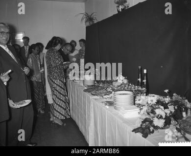 Lancement du double ferry fileté Krakatau Zaanlandse Shipbouw Mie. Date : 19 Septembre 1959 Mots Clés : Tewaterlatingen Nom De L'Établissement : Zaanlandse Scheepbouw Maatschappij Banque D'Images