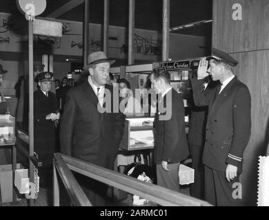 Départ du ministre de la Défense ir. S. H. Fisherman After America Date : 10 novembre 1959 mots clés : départ, Ministres Nom personnel : IR. S. H. visser Banque D'Images