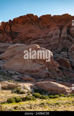 Les Collines Calico Dans L'Aire De Conservation Nationale Du Red Rock Canyon, Près De Las Vegas, Nevada, États-Unis D'Amérique. Banque D'Images