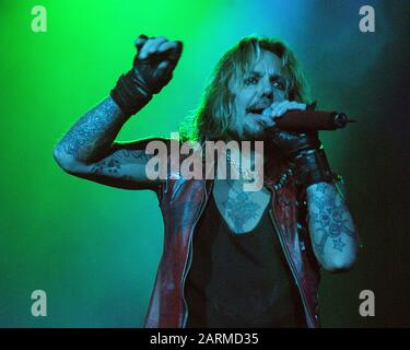 15 mars : Vince Neil, de Motley Crue, se produit au Philips Arena d'Atlanta, en Géorgie, le 15 mars 2006. Crédit: Chris McKay / MediaPunch Banque D'Images
