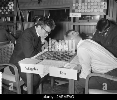 Sixième manche du Championnat du monde Drafts, Bomb dans son parti contre Cheglev Date: 20 octobre 1960 mots clés: Barrages, PARTIES, rondes, championnats du monde Banque D'Images