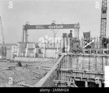 Travail Haringvlietdam Date : 13 mars 1961 lieu : Haringvliet mots clés : activités de construction, puits de construction, écluses, génie hydraulique Banque D'Images