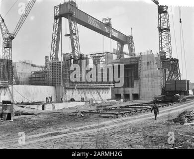 Travail Haringvlietdam Date : 13 mars 1961 lieu : Haringvliet mots clés : activités de construction, puits de construction, écluses, génie hydraulique Banque D'Images