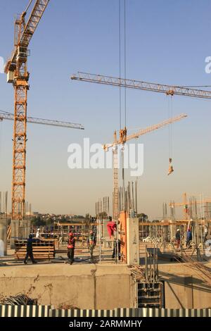 Le centre commercial de la villa lorsqu'il a commencé avec la construction pendant la phase initiale de construction en 2009, Moreleta Park, Pretoria/Thswane, Gauteng, South Afr Banque D'Images