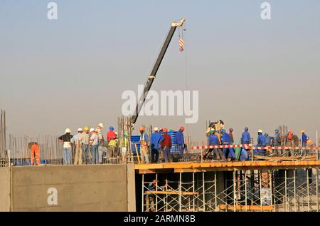 Le centre commercial de la villa lorsqu'il a commencé avec la construction pendant la phase initiale de construction en 2009, Moreleta Park, Pretoria/Thswane, Gauteng, South Afr Banque D'Images